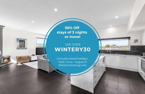 St Leonards House | Stylish getaway near beach with stunning sunsets
