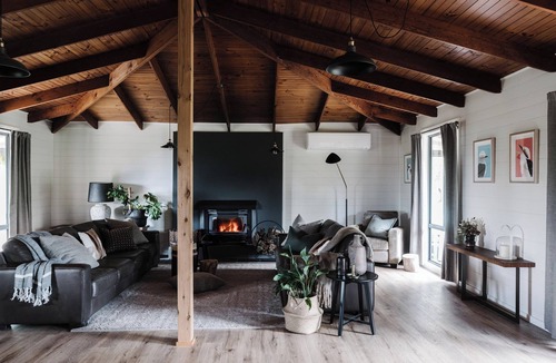 Yarragon South House | Stylish Gippsland country home with stunning views. Wood fires. Pet Friendly.