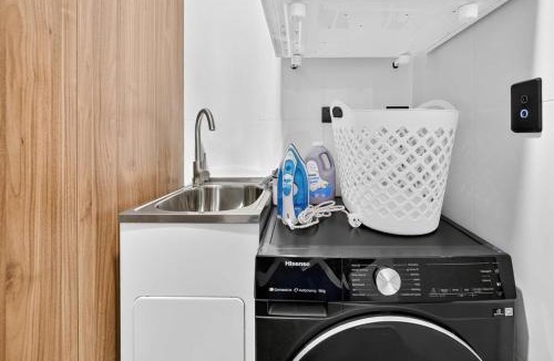 Gladesville Apartment | Stylish Ground-Level 3BR Home in Gladesville
