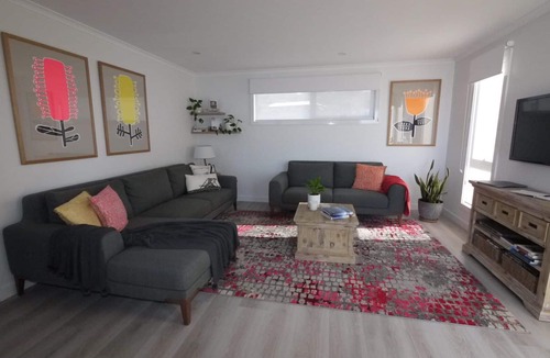 Bridport Villa | Stylish Holiday Unit - Modern Living