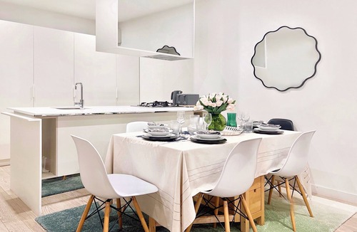 Brighton Apartment | Stylish Home Near Brighton Beach | Private Yard & Parking