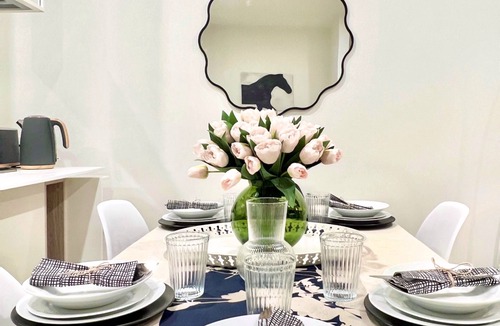 Brighton Apartment | Stylish Home Near Brighton Beach | Private Yard & Parking