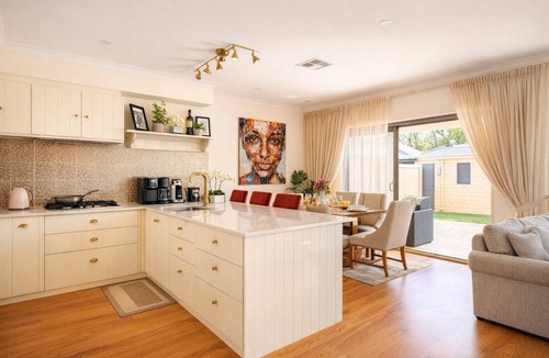 Coolbellup House | Stylish Home near Fiona Stanley & Freo