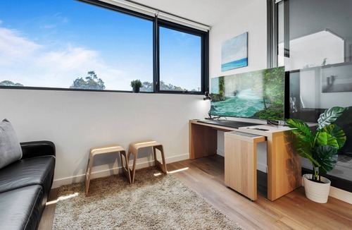 Brunswick Apartment | Stylish Inner-City Apartment in Great Location