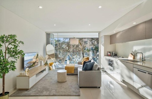 Bondi Beach Apartment | Stylish & Modern Beach Pad - Balcony AC BBQ Lift
