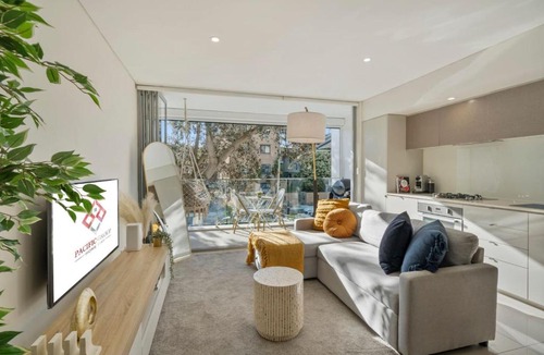 Bondi Beach Apartment | Stylish & Modern Beach Pad - Balcony AC BBQ Lift