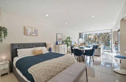 Bondi Beach Apartment | Stylish & Modern Beach Pad - Balcony AC BBQ Lift