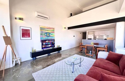 Prahran Apartment | Stylish New York Loft in the Heart of Prahran + Parking onsite