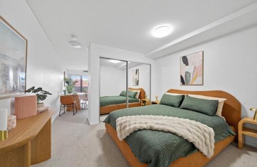 Naremburn Apartment | Stylish Retreat Balcony Parking City Access
