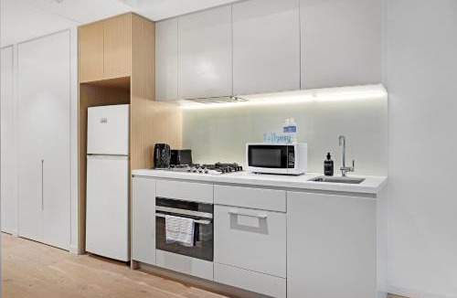 St. Leonards Apartment | Stylish Retreat Central & Convenient at St Leonards