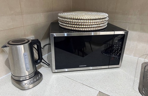 Richmond North House | Stylish Richmond 2BR Near Train Station, Cafes & MCG