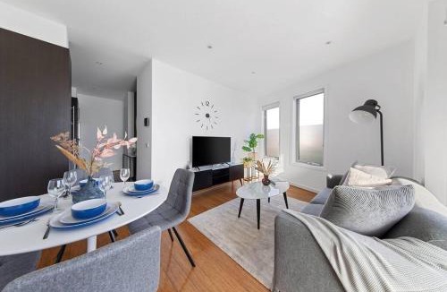 Caulfield North Apartment | Stylish Serenity at Orrong