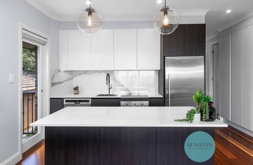 Newcastle Apartment | Stylish Sophistication with Leafy Newcastle Views!