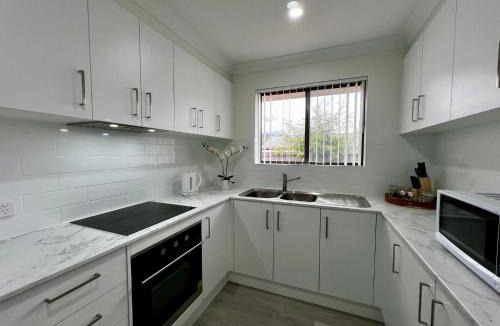 South Tamworth House | Stylish South Tamworth Apartment Close to CBD