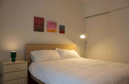 North Melbourne Apartment | Stylish & Spacious 2BR Apt, Queen Vic Market & CBD