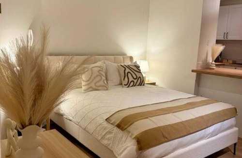 Darlinghurst Apartment | Stylish Studio with amazing pool