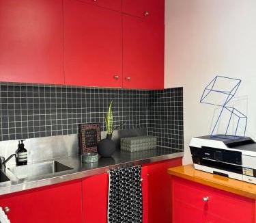 Beaconsfield Ski Chalet | Stylish Sydney City Suite Humble-Business friendly