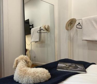 Beaconsfield Ski Chalet | Stylish Sydney City Suite Humble-Business friendly