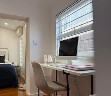Beaconsfield Ski Chalet | Stylish Sydney City Suite Humble-Business friendly