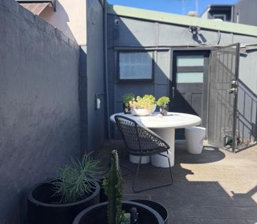 Beaconsfield Ski Chalet | Stylish Sydney City Suite Humble-Business friendly