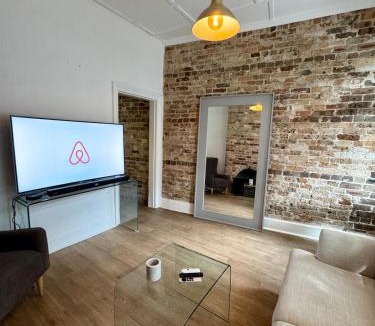 Redfern Apartment | Stylish Terrace with Garden Hideaway