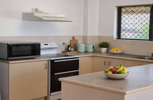 South Townsville Apartment | Stylish Townsville Stay Near CBD with Marina views & Private Balcony