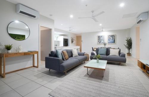 Darwin City Centre Apartment | Sub-Penthouse Stunner Harbour Views & Pool