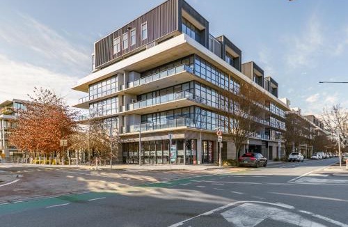 Kingston Apartment | Sub-Penthouse with Lake Views, Kingston Foreshore - Hosted by Canstay
