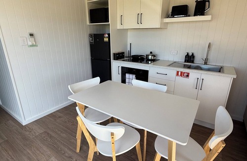 Jindabyne Cabin | Sugarloaf Hill, a quiet country escape only a short drive from town.