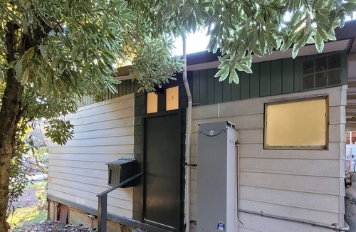 Sawmill Settlement House | Suite B close to MT Buller Gate