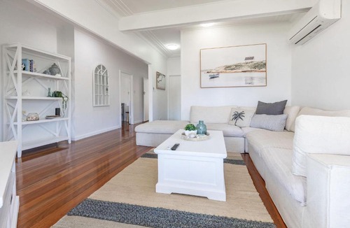 Forster House | Summer Breeze Lake House