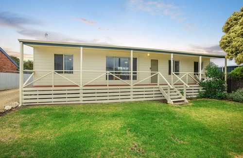 Middleton House | Summer Salt - 82 Padman Cres, Middleton