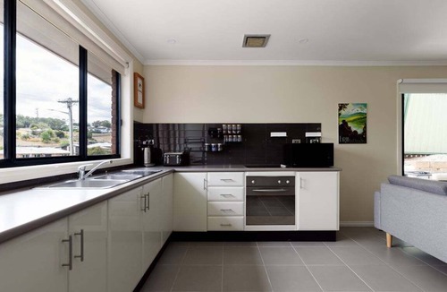 Summerhill House | Summerhill Getaway: Simple Comfort Near Launceston