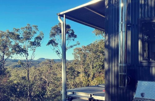 Bucketty House | SummerHill tiny home romantic escape