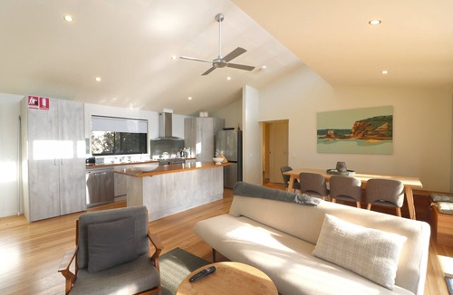 Pambula Beach Cabin | Sun Kissed - Entire House