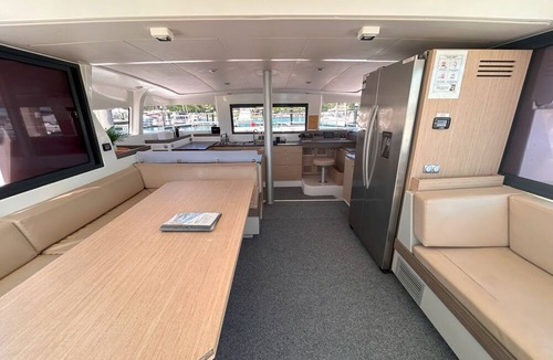 Airlie Beach Boat Rental | Sun-Kissed Sailing Adventure in Gran Barrera de Coral from Playa Airlie, Queensland