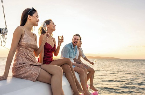 Airlie Beach Boat Rental | Sun-Kissed Sailing Adventure in Gran Barrera de Coral from Playa Airlie, Queensland