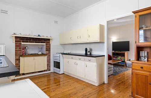 Toukley House | Sunbeam Cottage on the Lake