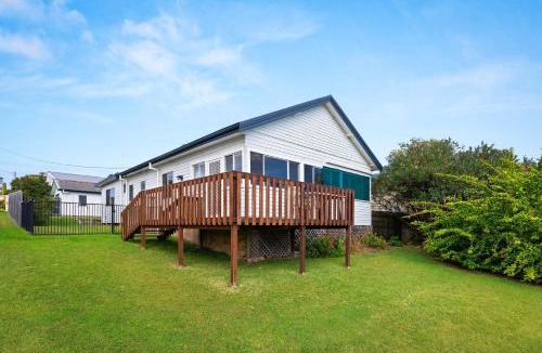 Toukley House | Sunbeam Cottage on the Lake