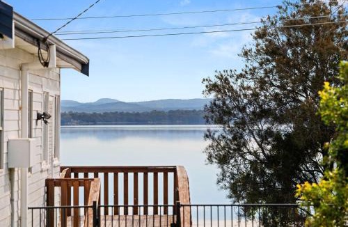 Toukley House | Sunbeam Cottage on the Lake