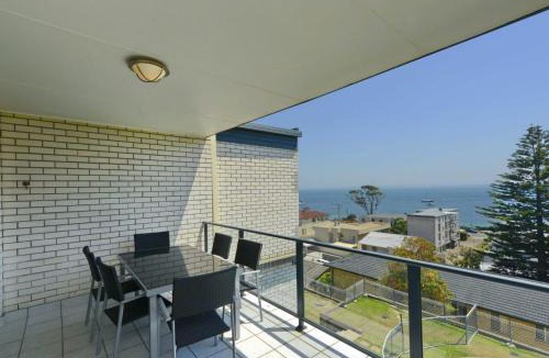 Shoal Bay Apartment | Sundeck Unit 9 51 Ronald Avenue