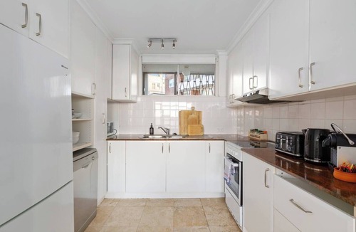 Elizabeth Bay Apartment | Sundowner Panoramic Harbour Views by the Marina
