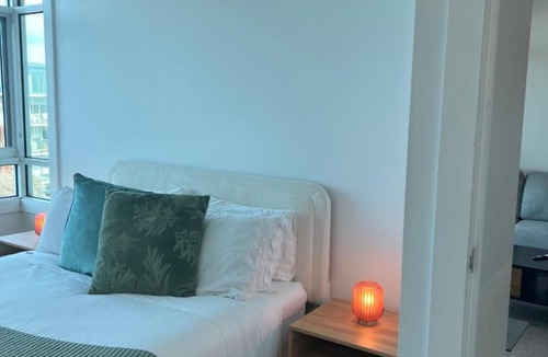 Port Melbourne Apartment | Sunlit 1BR Off Bay St Strip, Port Melbourne