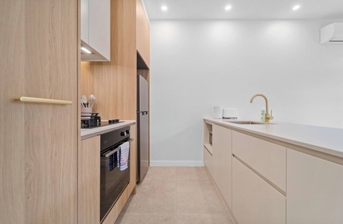 Dickson Apartment | Sunlit 2BR Apartment | 7 minutes to Tram | Parking