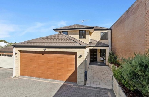 Bayswater House | Sunlit Minimal Aircon Room Bayswater Central City & Airport 10min SHARED HOUSE