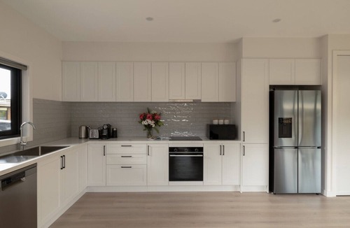 Noble Park House | Sunlit Urban Retreat | Noble Park