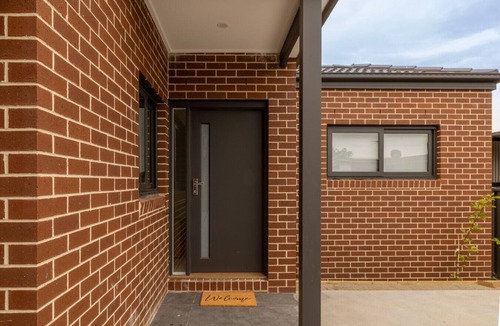 Noble Park House | Sunlit Urban Retreat | Noble Park