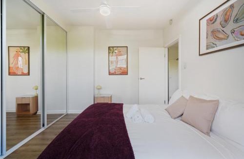 Bondi Beach Apartment | Sunny 2BR Balcony 200m to Bondi Beach Hall St
