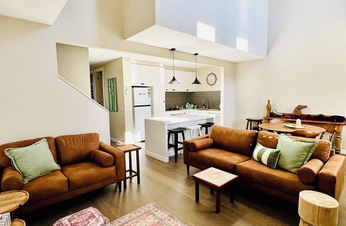 Mansfield House | Sunny 2BR Townhouse, Mansfield High Street