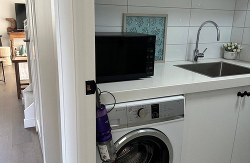 Mansfield House | Sunny 2BR Townhouse, Mansfield High Street